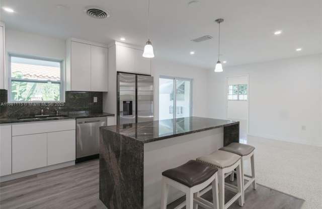 904 NE 96th St photos photos
