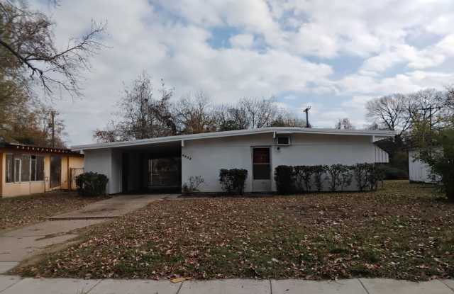 New Paint  New laminate flooring throughout home!! photos photos