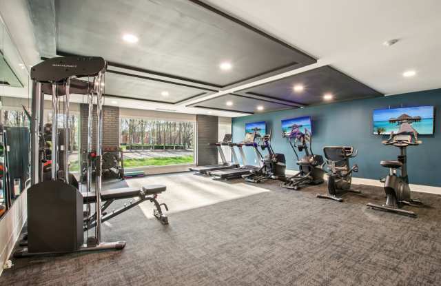 Edgewater Apartments Gallery 2