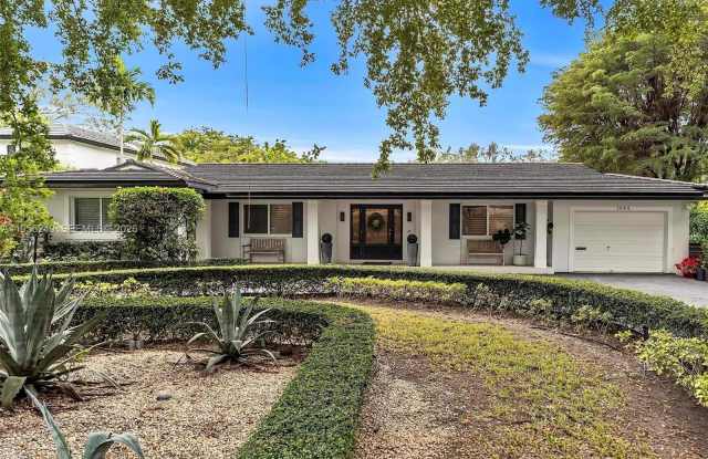 1444 Mendavia Ave photos photos