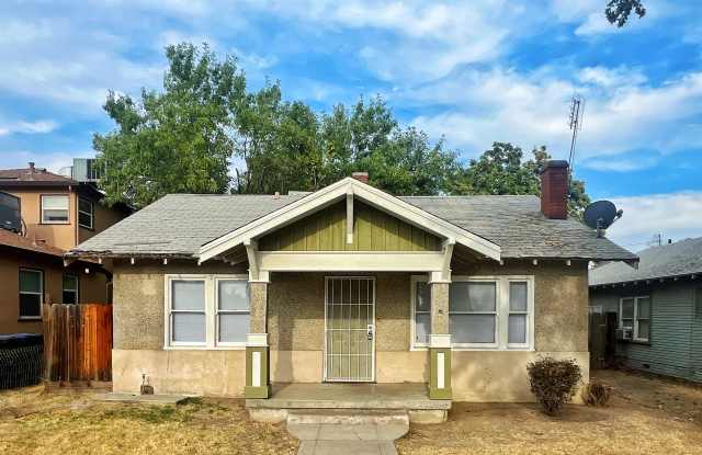 800 South Locust Street - 800 South Locust Street, Visalia, CA 93277