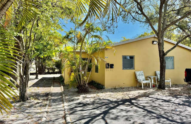 836 NW 12th Ter photos photos