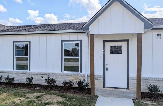 102 Chestnut Cir Gallery 1