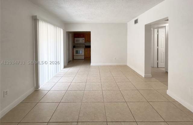 8287 NE Miami Ct Gallery 3