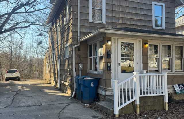 Kent Student Rental – You pick your splits! $3,000 Total photos photos