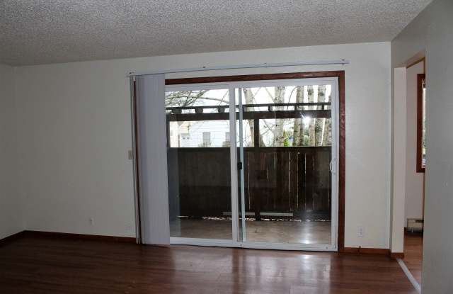 AVAILABLE NOW!!! 1BD/1BA Apartment in a Great Location! Minutes from Downtown! Updated  Peaceful! Gallery 4