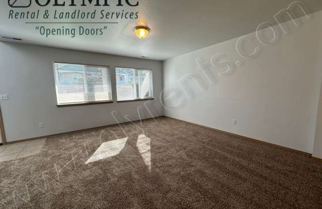 4866 43rd Ln SE Gallery 3