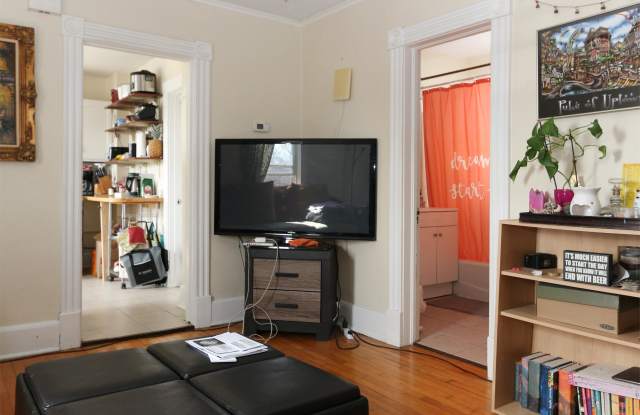 2426 26th Avenue South - 1 Gallery 3