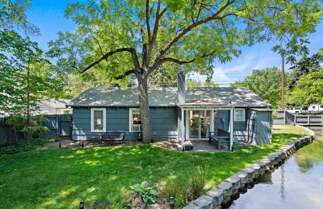 Adorable North End Cottage _ NOT Fully Furnished Gallery 1