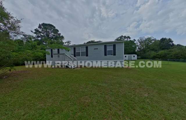 Spacious and Well-Maintained 3-Bedroom, 2-Bathroom Manufactured Home on a Full Acre in Crestview photos photos