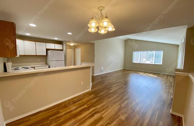 Bright 2 BR/2 BA Townhouse in Redmond Gallery 4