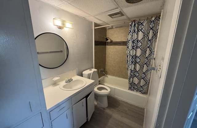 1801 Lawndale Avenue - A Gallery 1