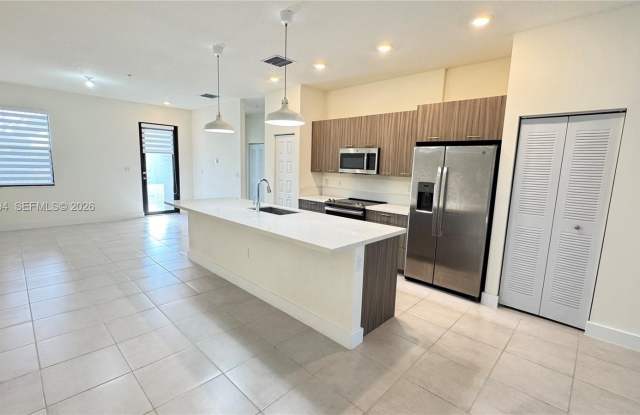 8005 NW 104th Ave photos photos