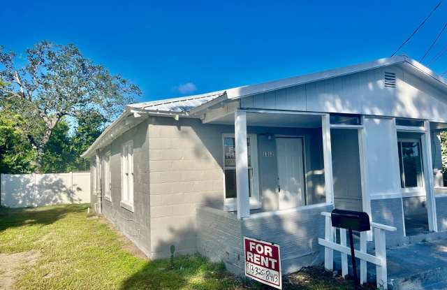 Beautifully Remodeled (1BR/1BA) Lakeland Duplex - 1312 North New York Avenue, Lakeland, FL 33805