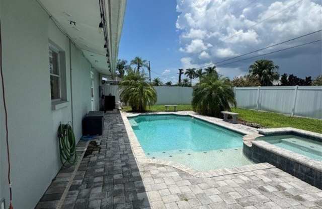 309 SE 43rd Lane photos photos