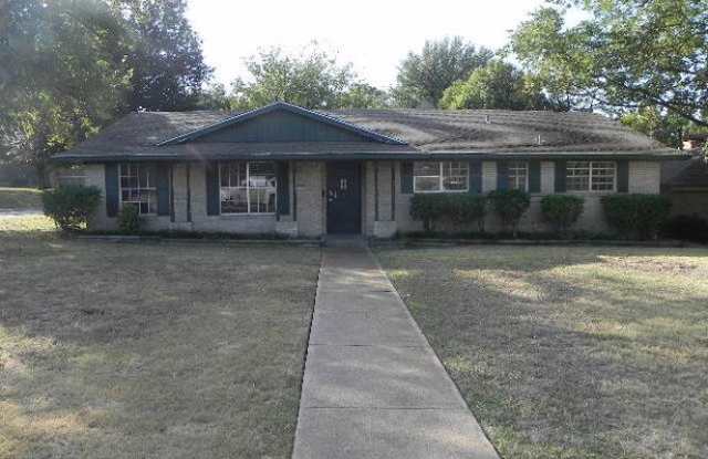 107 Forest Ct - 107 Forest Circle, Duncanville, TX 75116