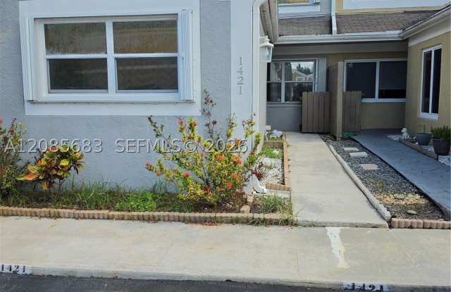 1421 NW 123rd Ter Gallery 1
