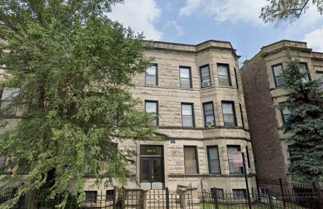 Very Spacious 2 BR/1 BA in Wrigleyville photos photos