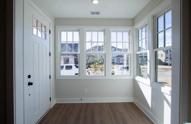 1188 WINDSOR SQUARE Gallery 2