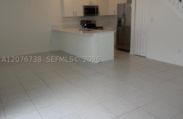 692 SE 13th Ct Gallery 2