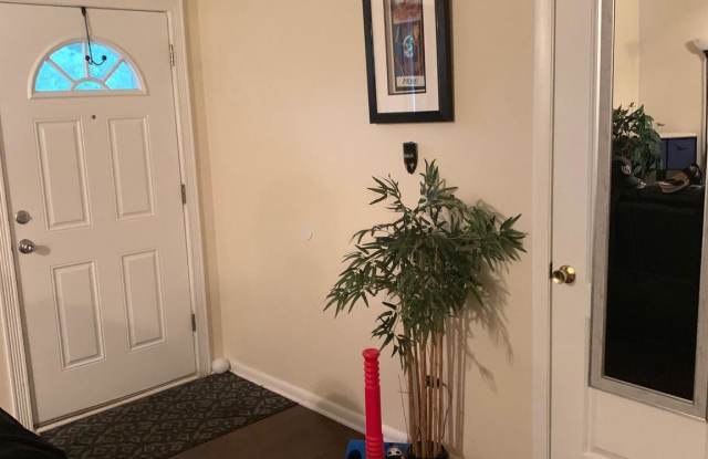 10319 FARRAR AVENUE Gallery 2