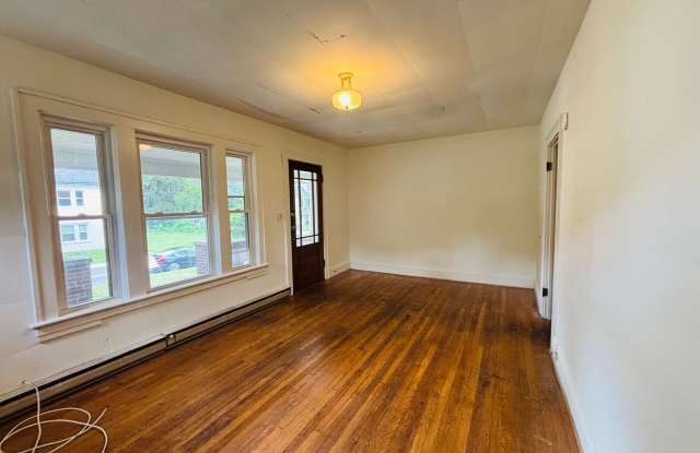 2 Bedroom 1 Bath Duplex Gallery 4