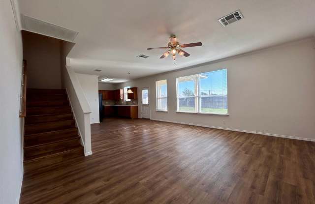 910 LEE DR Gallery 3