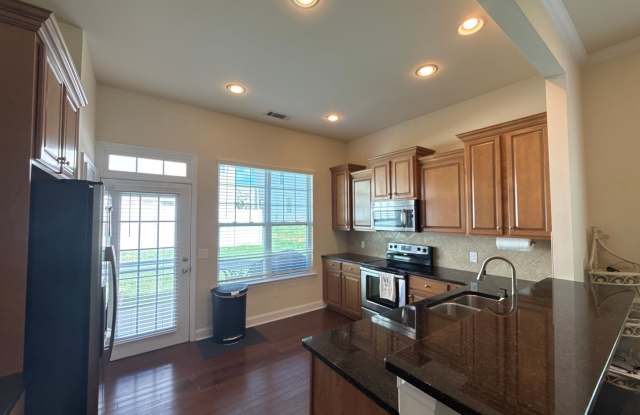 End unit in Waters Edge Community in Belmont! Gallery 3