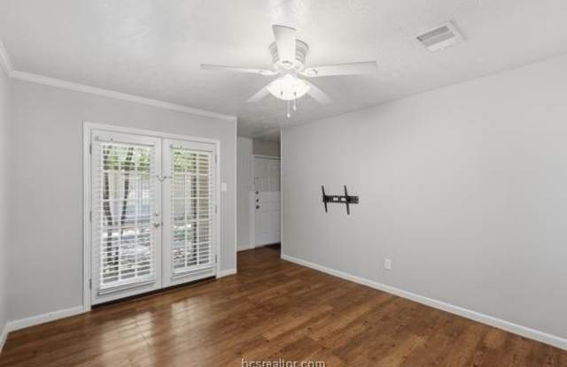 1403 Airline Drive Gallery 4