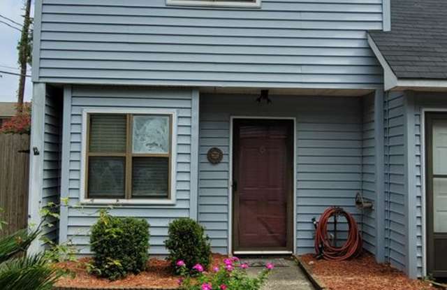 Spacious 2-Bedroom, 2.5-Bath Townhouse – Close to the Ocean Gallery 4