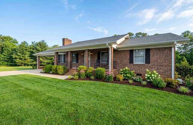 3 Bedroom Brick Home Easley, SC Gallery 1