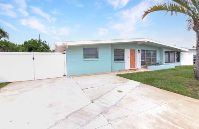 Redwood Rd, 223 - 223 Redwood Road, Venice Gardens, FL 34293