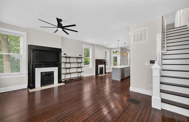 NORTHSIDE- Charming 4 bed 3.5 bath Gallery 4