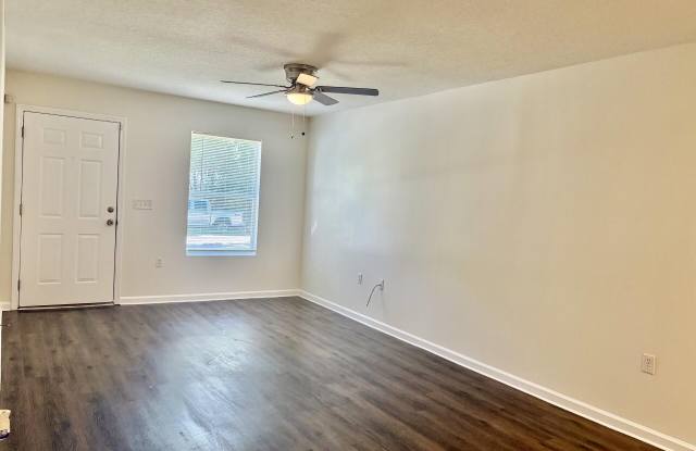 8173 WOODS Avenue Gallery 3
