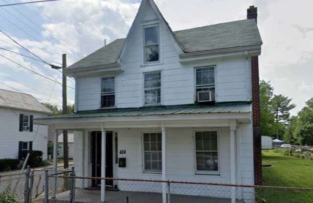 Large 3 BEDROOM 1.5 BATH Gallery 1
