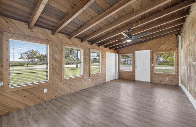 1817 NW AZALEA Street Gallery 3