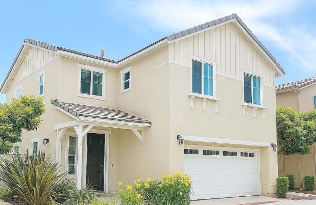 Beautiful 4 Bedroom corner house with low maintenance yard for rent photos photos