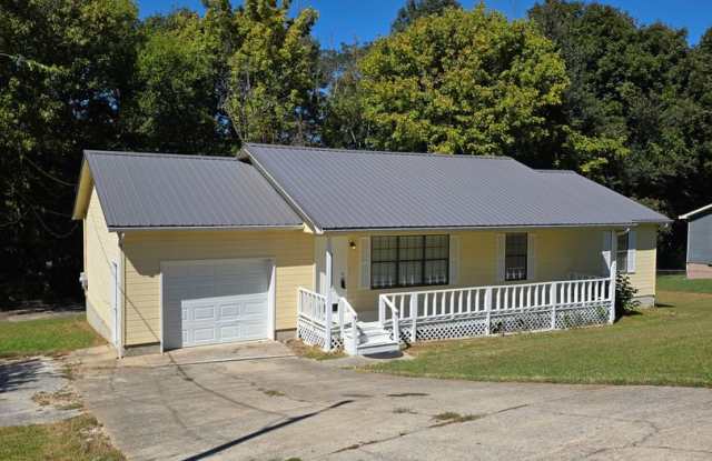 Don't Miss this 3 Bedroom, 2 Full Baths in Ringgold with Garage, Large Deck Gallery 1