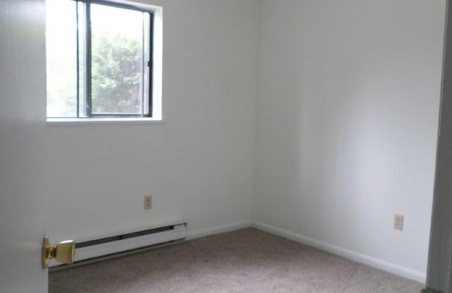 4 Bedroom 3 Bath House with 1 Car Garage Gallery 3