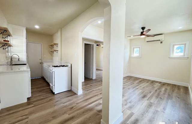 Just Listed! 1B/1B Newly Remodeled Unit photos photos