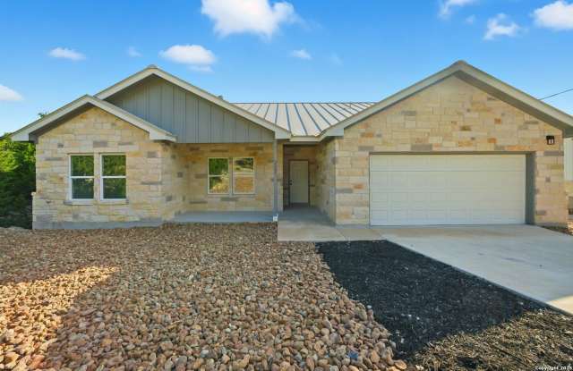207 DEER OAKS DR Gallery 1