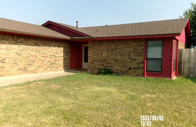 VERY NICE HOME IN THE LEE WEST ESTATES AREA. PETS NEGOTIABLE WITH OWNERS APPROVAL Gallery 3