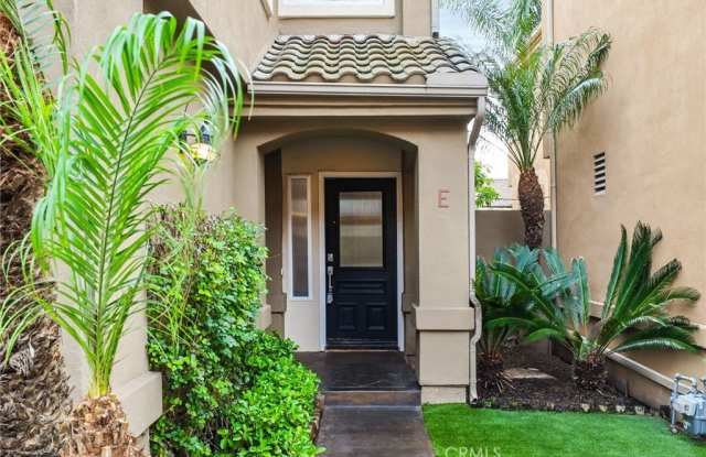 2020 Santa Ana Avenue - 2020 Santa Ana Avenue, Costa Mesa, CA 92627