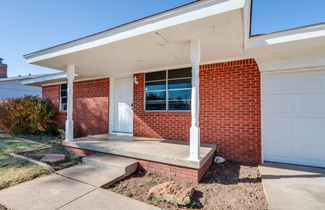 Three bed/one bath home backs up to Chisholm Trail Park Gallery 1