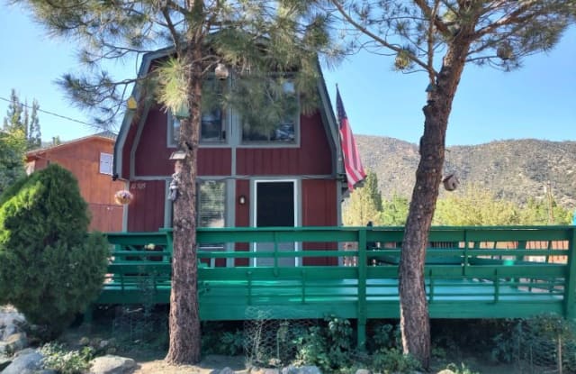 16505 Oakwood Way - 16505 Oakwood Way, Pine Mountain Club, CA 93222