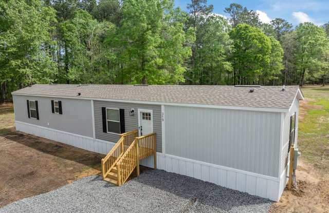 Peaceful 3 Bedroom Rental Home on 1 Acre – Lawn Care Included photos photos