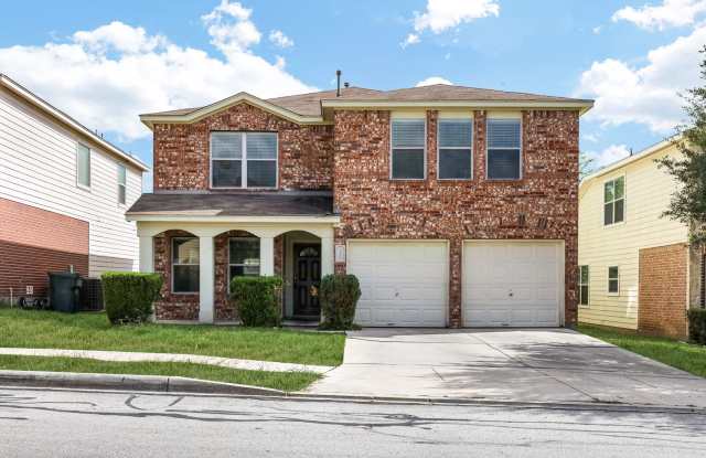 Private Backyard & Spacious Interior Near Randolph AFB Gallery 1
