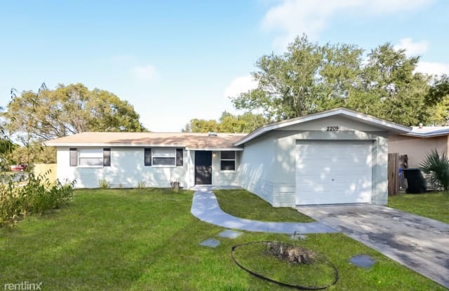 2209 Fulton Way - 2209 Fulton Way, Largo, FL 33774