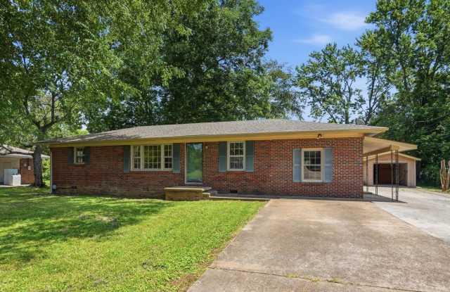 Close to Downtown Athens! Established neighborhood! Gallery 4