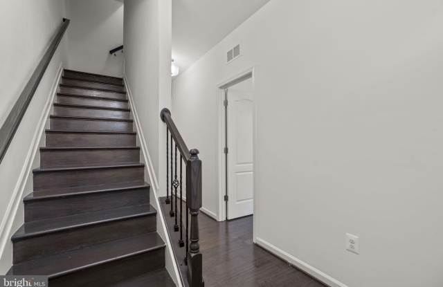 7701 KEN DANNAGER Court Gallery 2